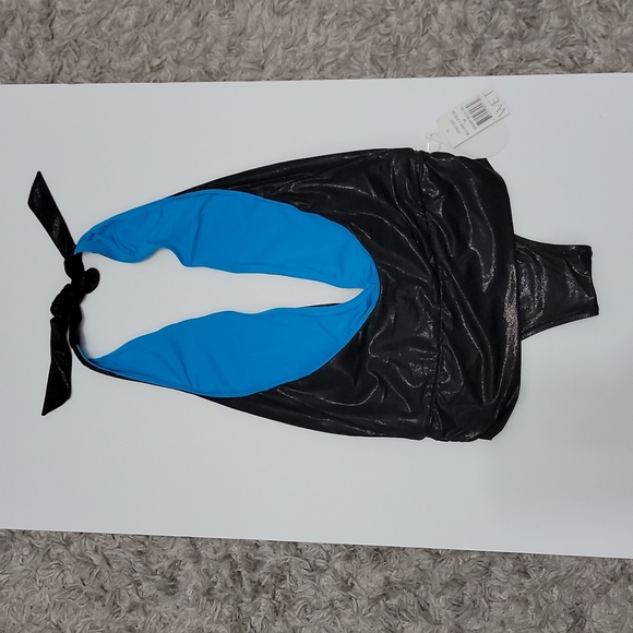 Deep V Plunging Neckline One piece Swimsuit - Picture 4 of 8